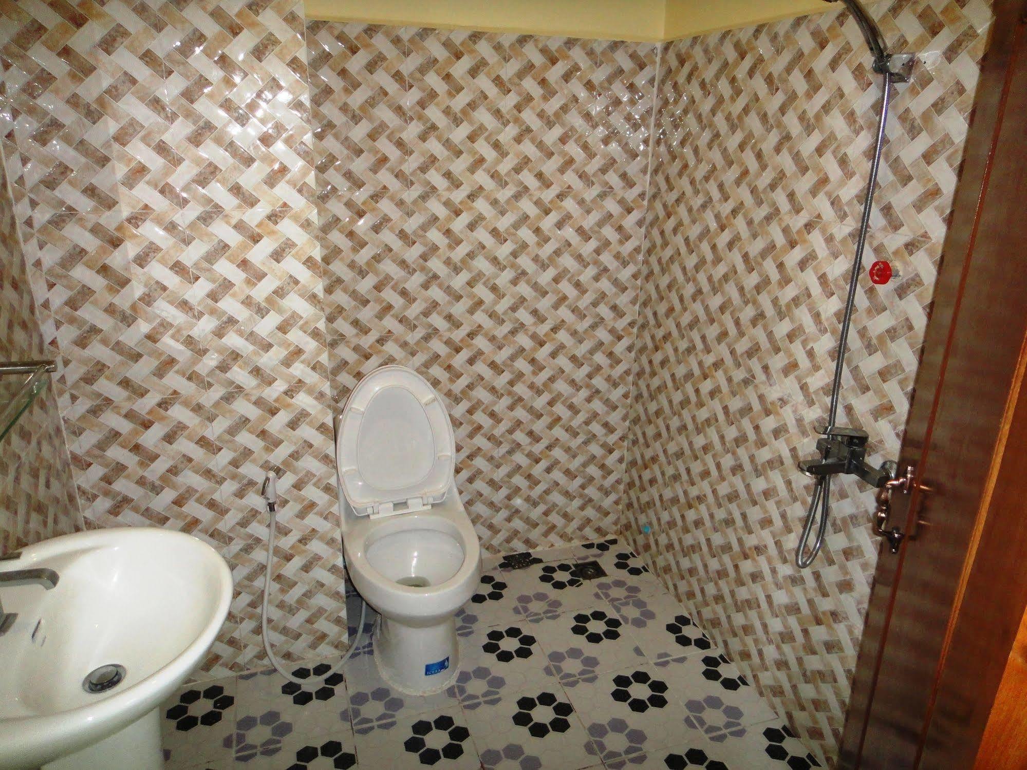 קמפוט Borey Vatanac Guesthouse מראה חיצוני תמונה