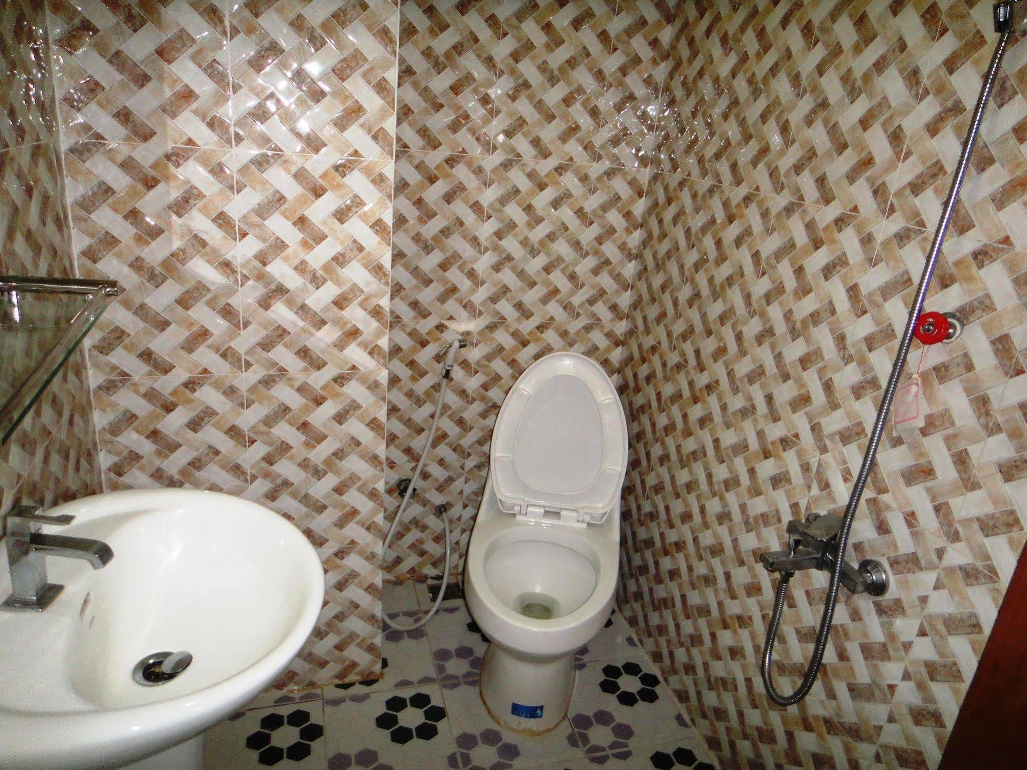 קמפוט Borey Vatanac Guesthouse מראה חיצוני תמונה