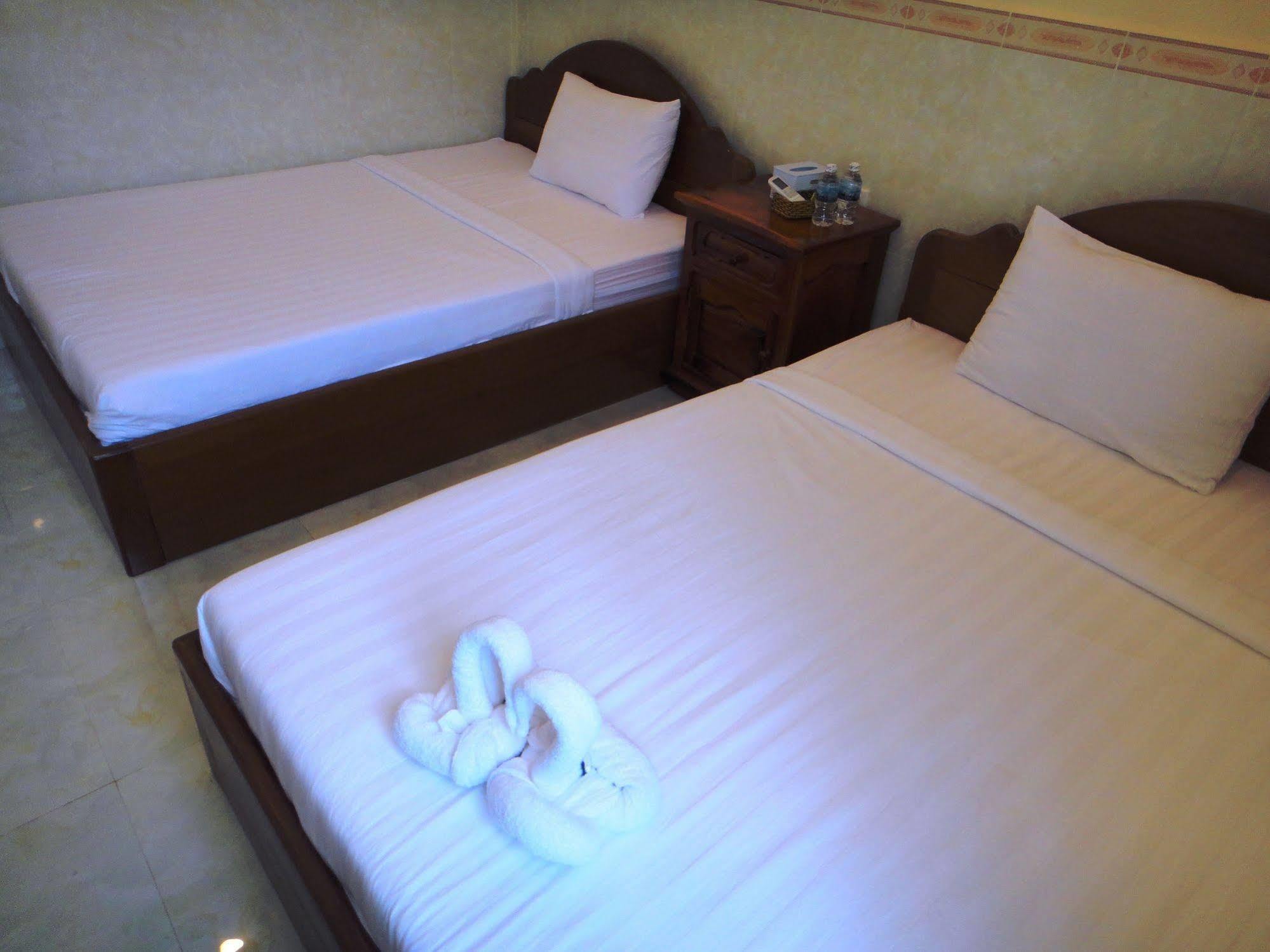 קמפוט Borey Vatanac Guesthouse מראה חיצוני תמונה