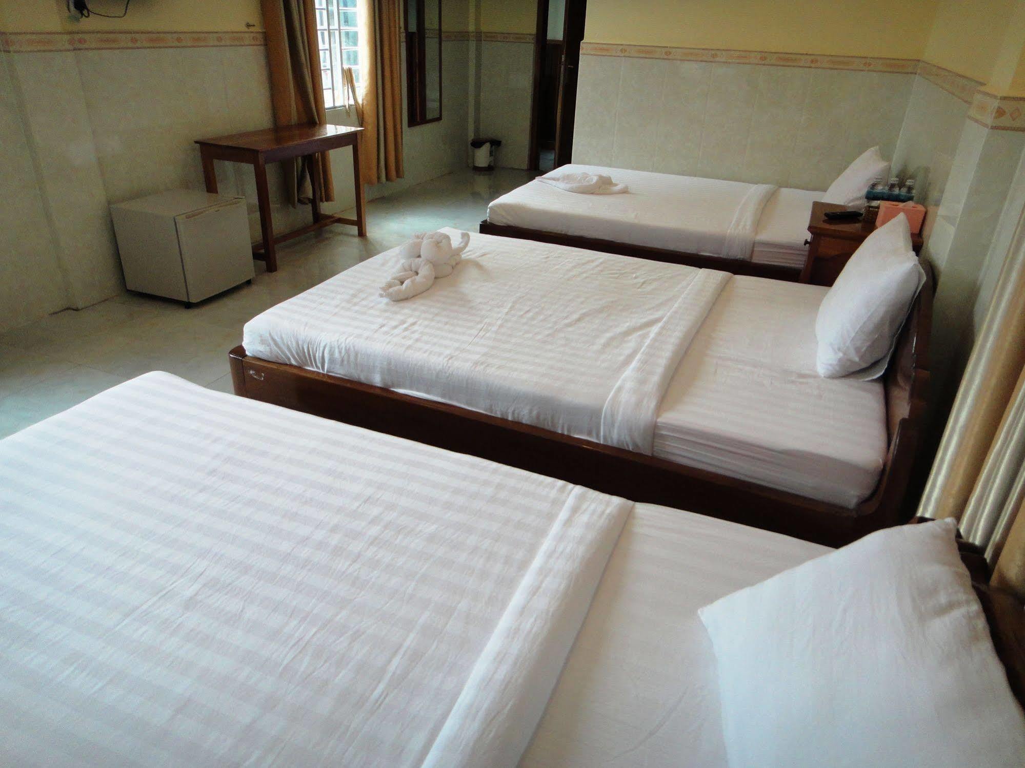 קמפוט Borey Vatanac Guesthouse מראה חיצוני תמונה
